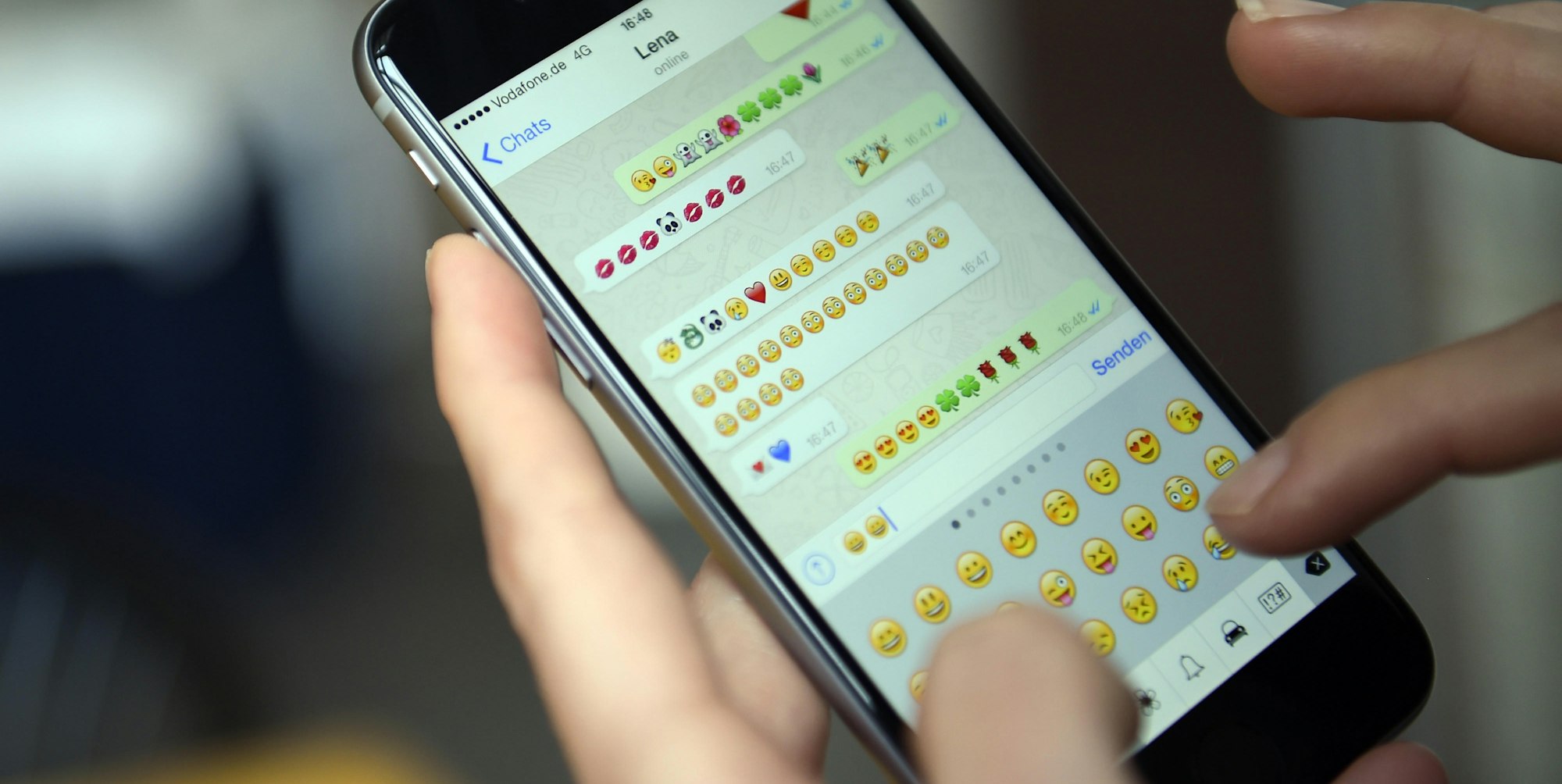 whatsapp emojis smartphone