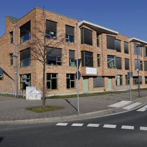 Demnächst teilen sich mehrere Schulen das moderne Gebäude in Köln-Widdersdorf.