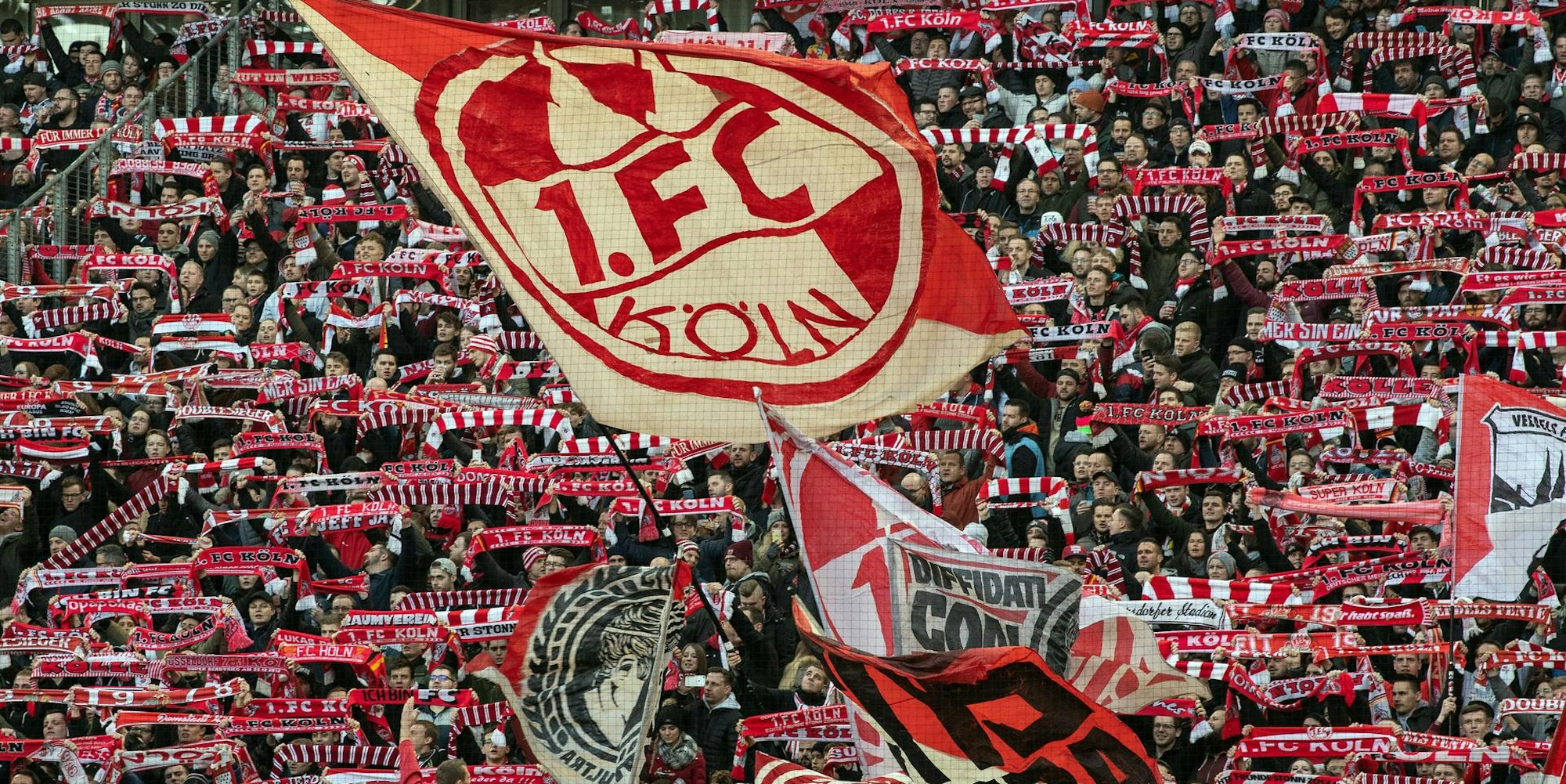 Der 1. FC Köln hat 25 500 Dauerkarteninhaber. Wann sie alle wieder ins Stadion dürfen, ist noch unklar.