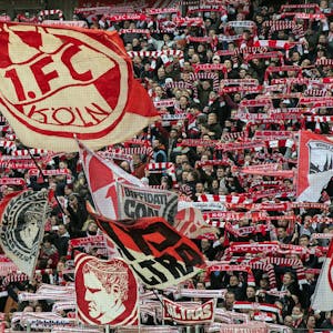 Der 1. FC Köln hat 25 500 Dauerkarteninhaber. Wann sie alle wieder ins Stadion dürfen, ist noch unklar.