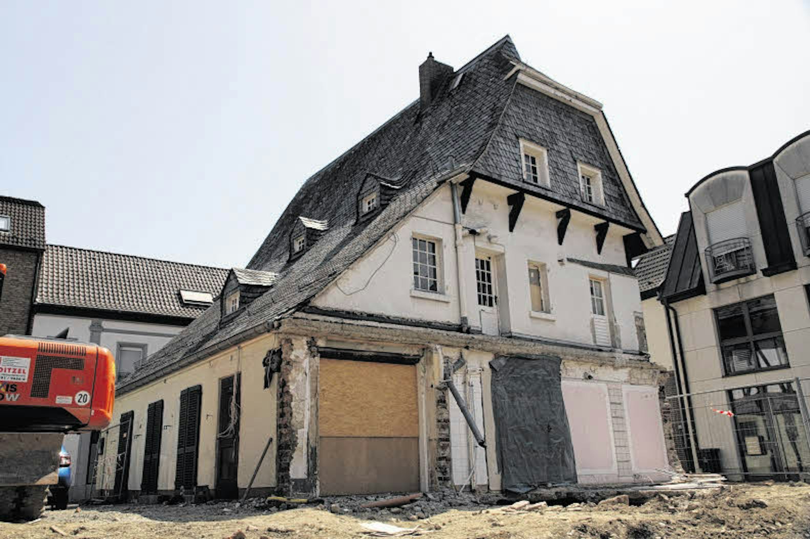 Die Funde stammen vermutlich von einer Gerberei oder Färberei. Das Haus auf der Arken ist das älteste Fachwerkhaus Siegburgs.