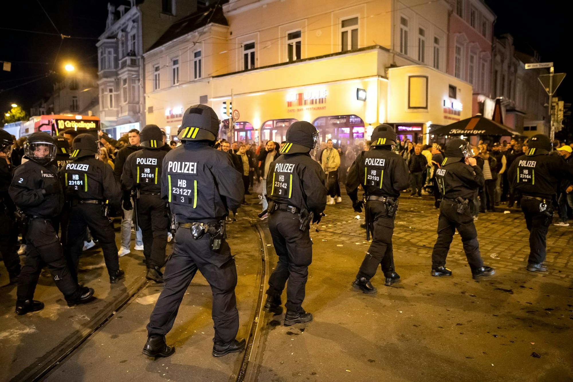 Polizei_Bremen_Relegation_Straße