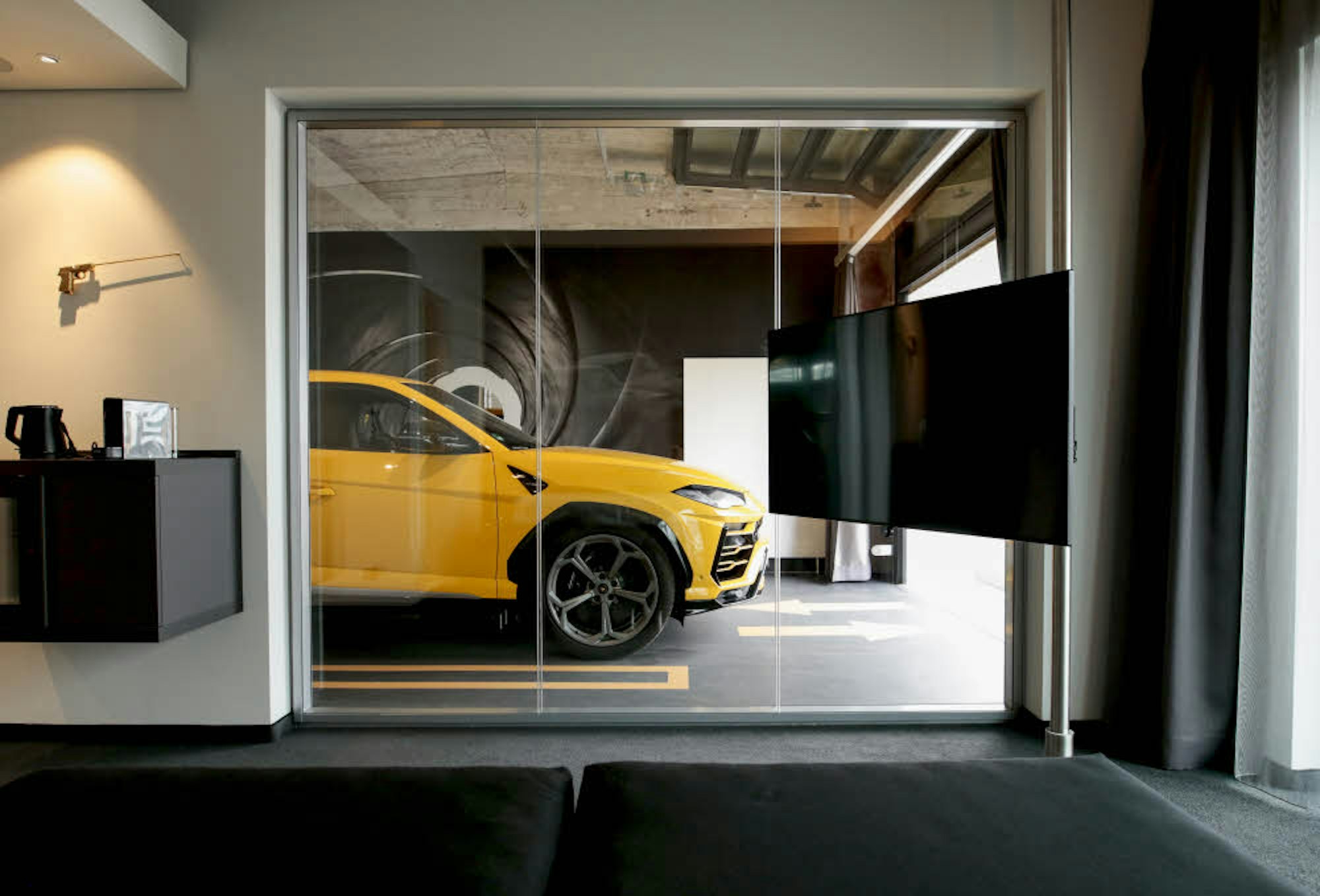 Einige Suiten haben eine angeschlossene Garage fürs eigene Auto.