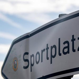 Sportplatz schild