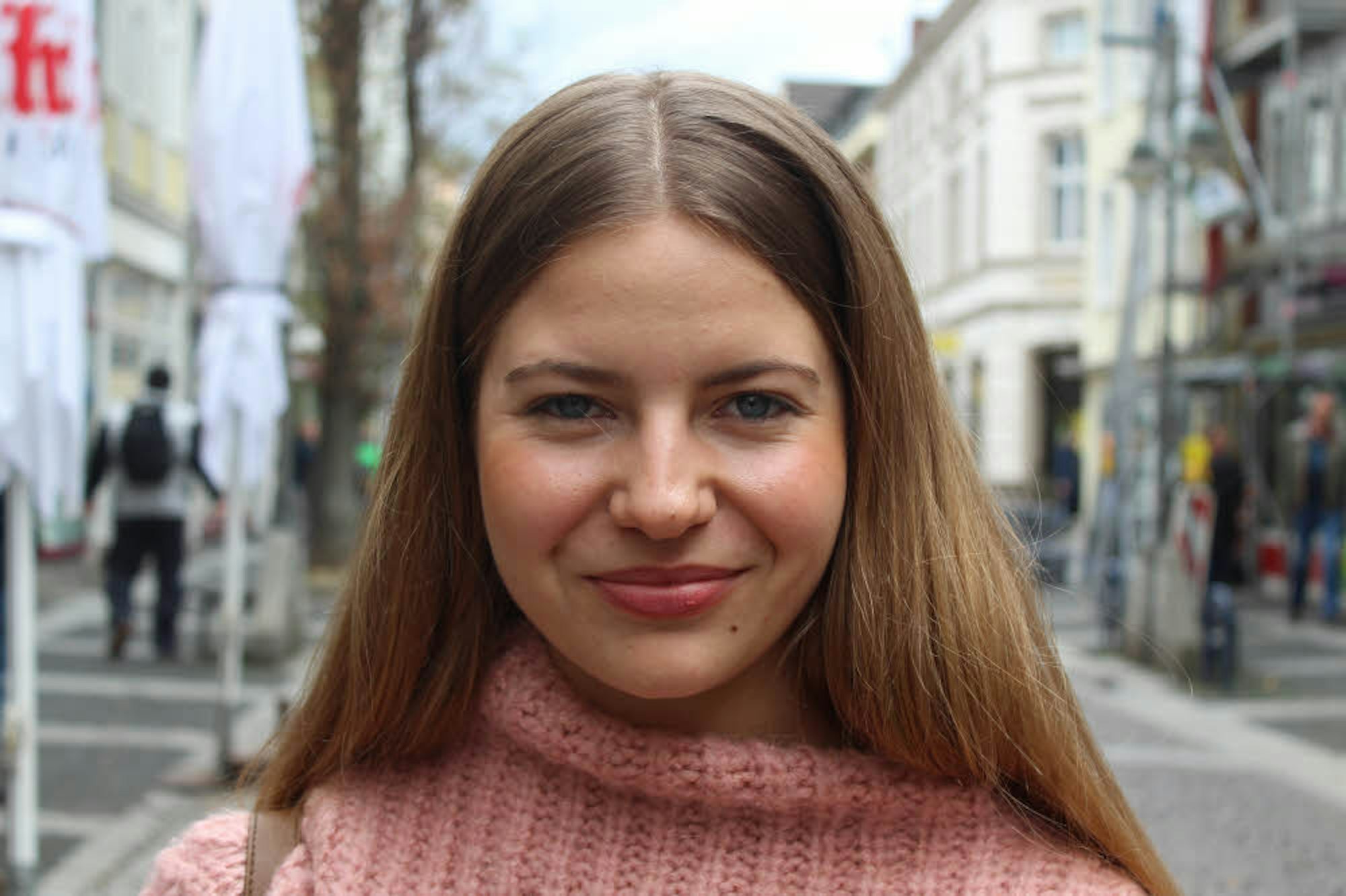 Lea Pelzer, 21, Frechen