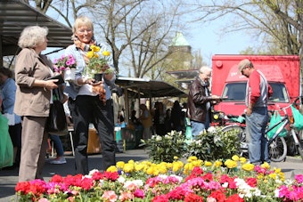 Auch Sängerin und Moderatorin Carolina Brauckmann kauft gerne auf dem Wochenmarkt ein.