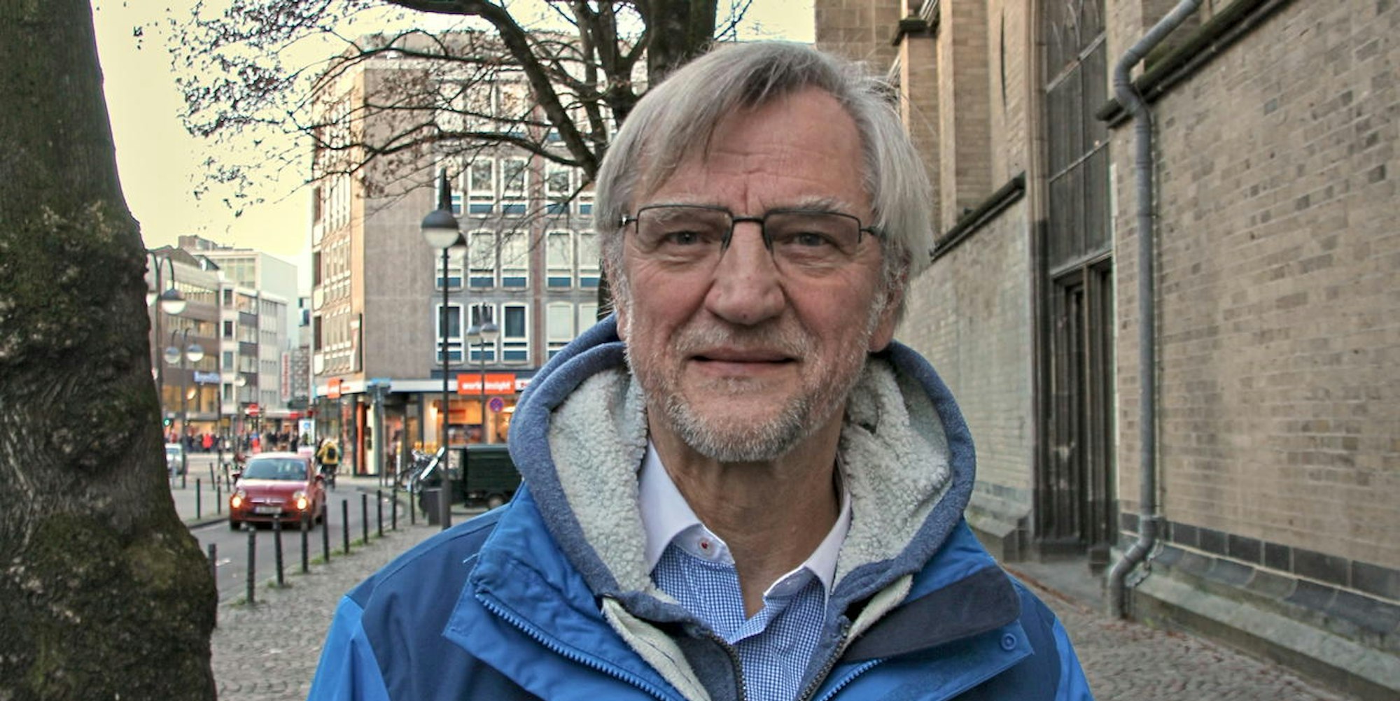 Andreas Hupke an der Minoritenkirche nahe seinem Büro