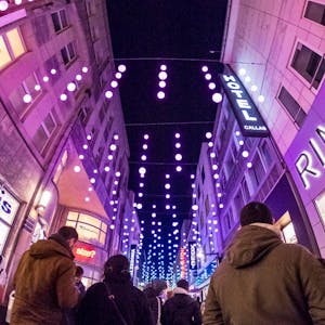 Weihnachtsbeleuchtung Hohe Straße ROLL