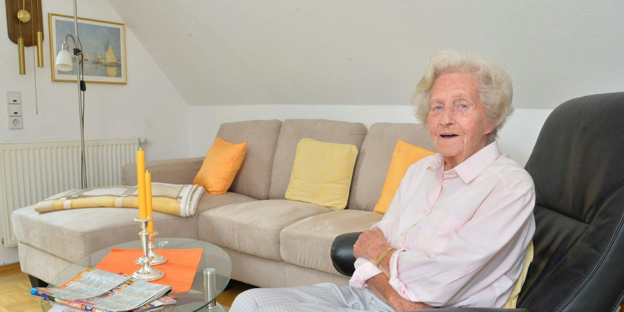Die 91-jährige Greta Becker in ihrem neuen Zuhause in einem Obergeschoss – eine Überschwemmung ist hier ausgeschlossen.
