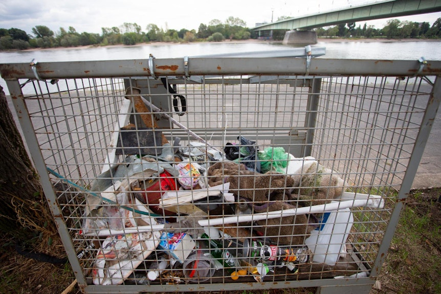 Krake Müllsammelstation Rhein 3