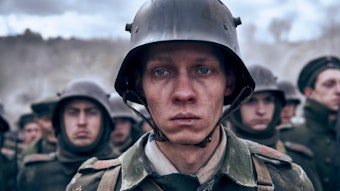 Schauspieler Felix Kammerer als Soldat Paul Bäumer