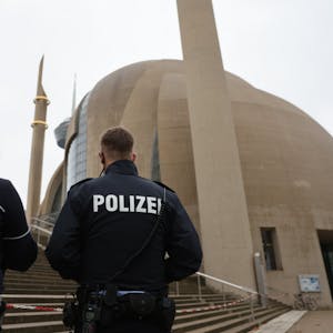 Brandanschlag Moschee Beamte