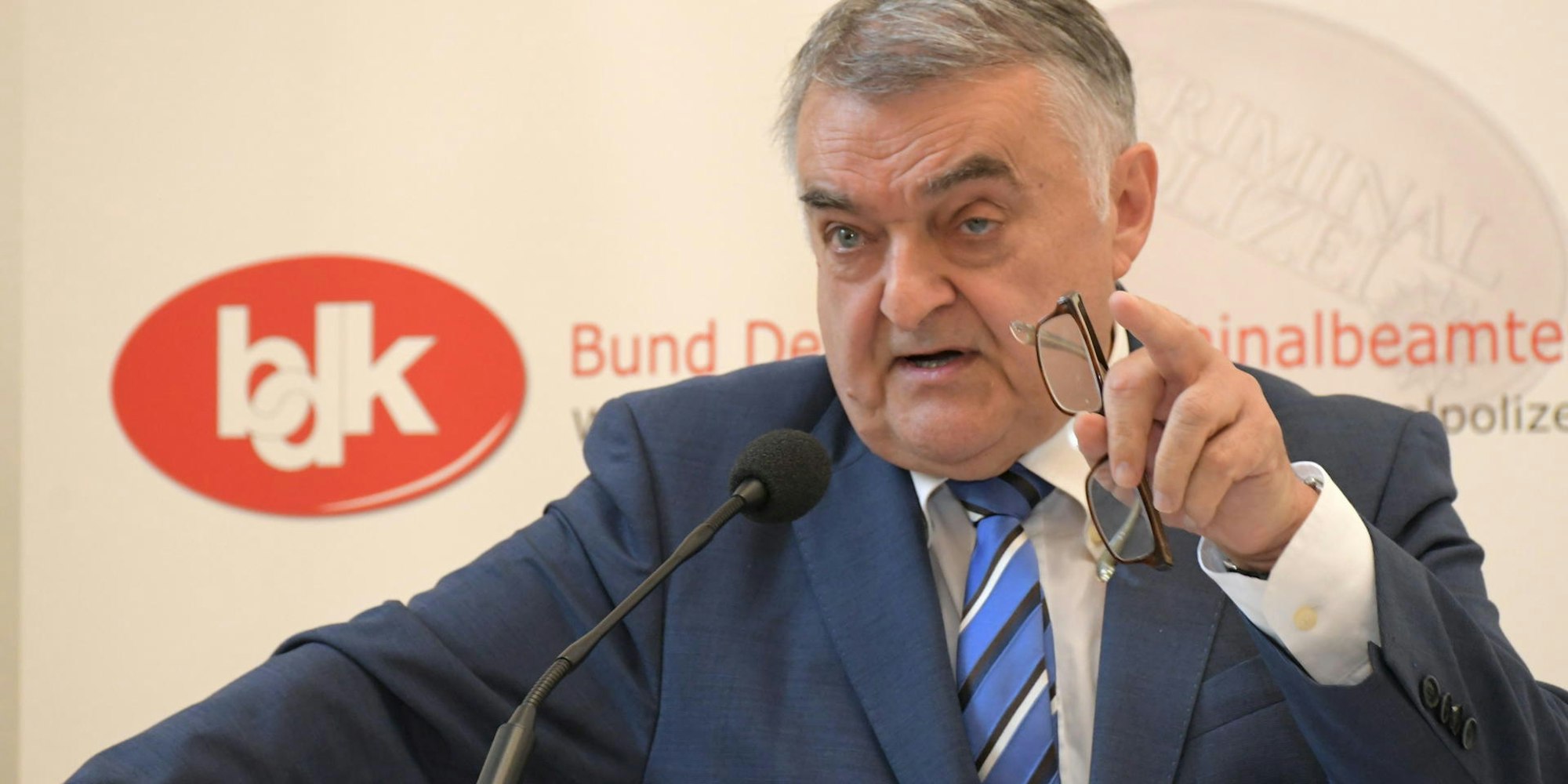 Den Vorschlag von CDU-Parteichef Uwe Pakendorf zu Herbert Reuls Interesse an einer Landtagskandidatur in Rhein-Berg, lehnte der NRW-Innenminister ab.