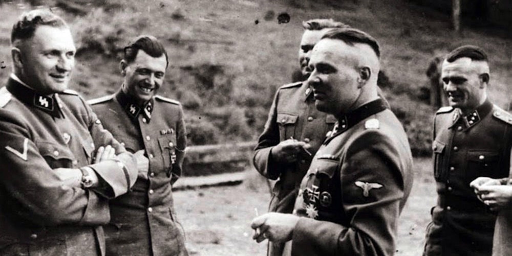 Josef Mengele und andere SS-Männer