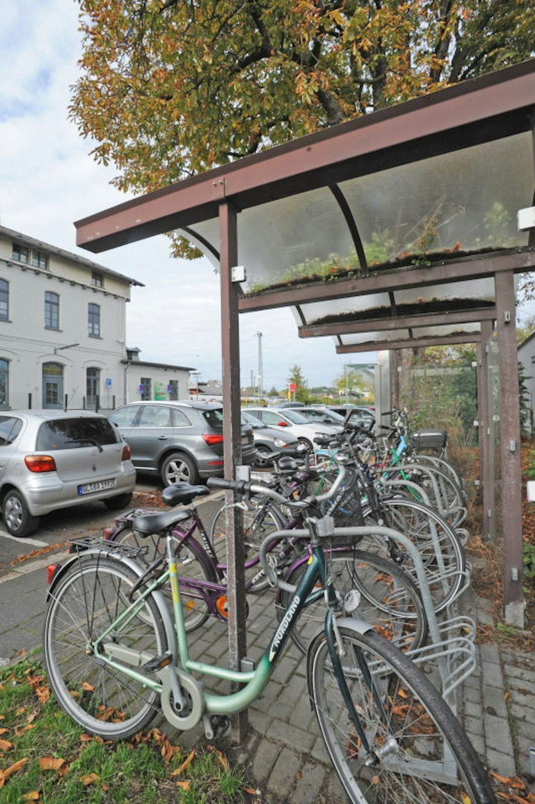 Möglichst unter einem Dach sollen die Radständer des Bike- und Ride-Programms stehen.