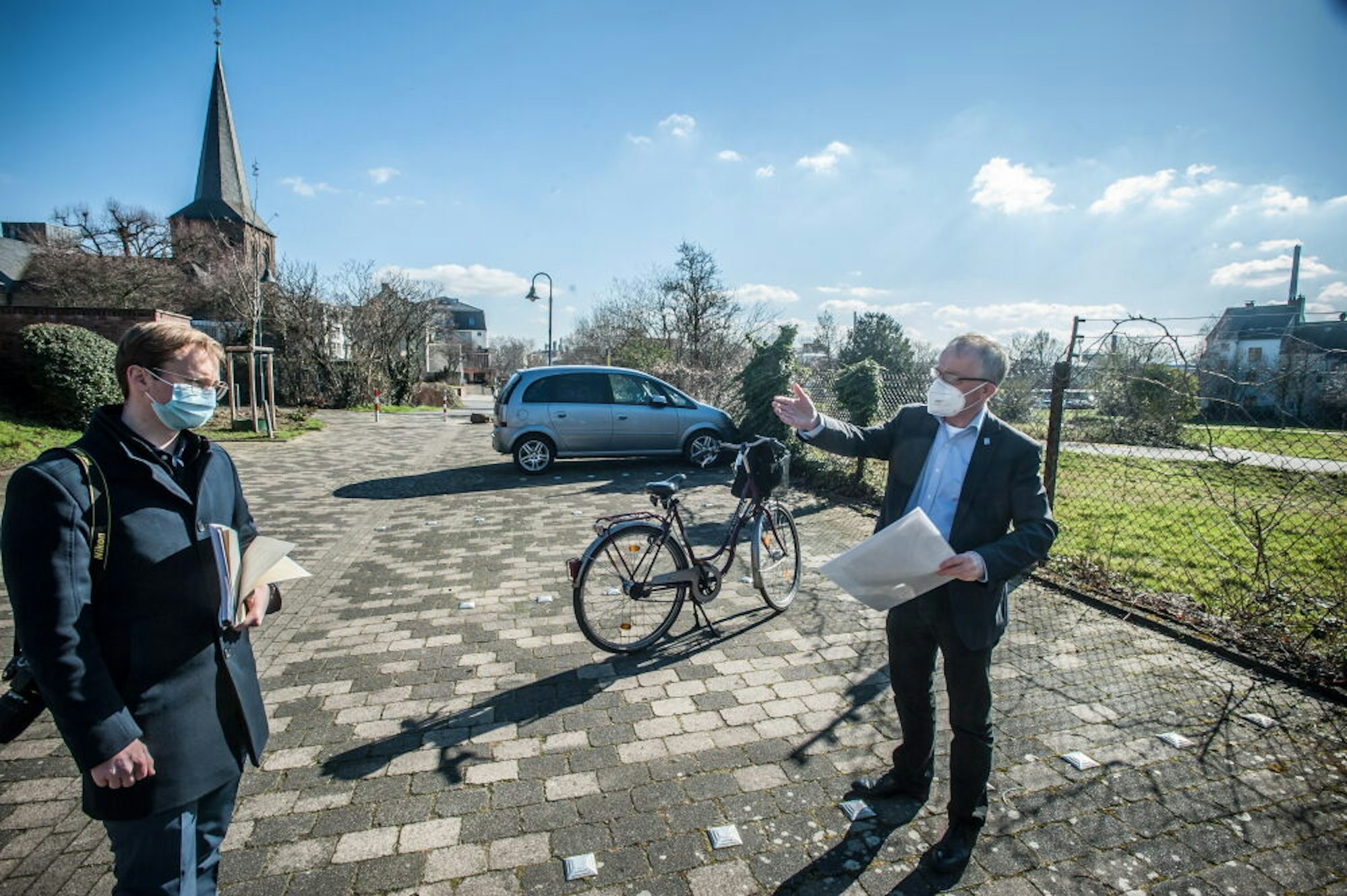 Die CDU-Politiker Julius Bertram (links) und Rüdiger Scholz wollen die Pläne intensiver mit den Bürgern diskutieren und wünschen sich auch Wohnbebauung im Bereich des Bunkers.