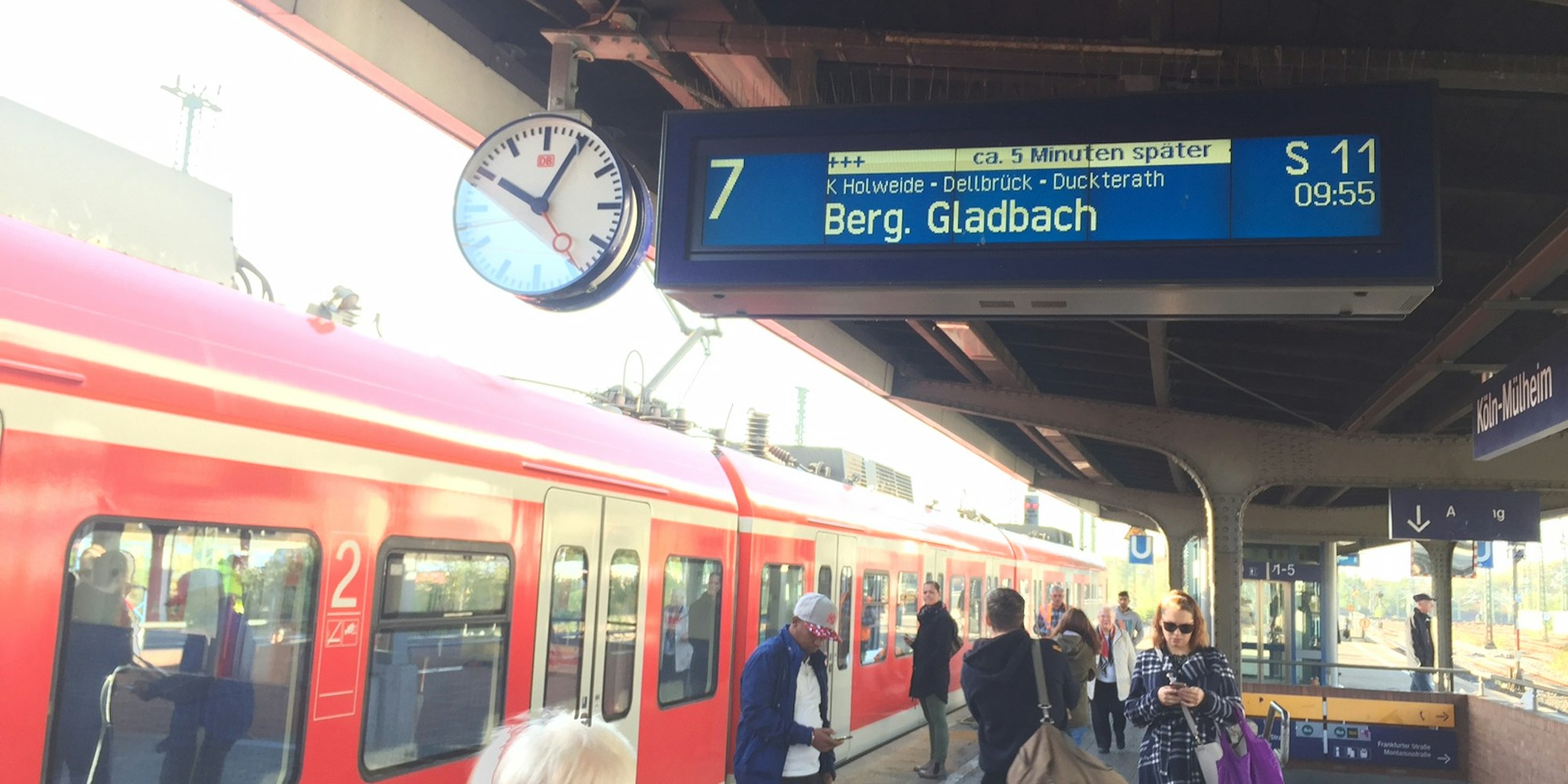 S11 am Bahnhof Mülheim
