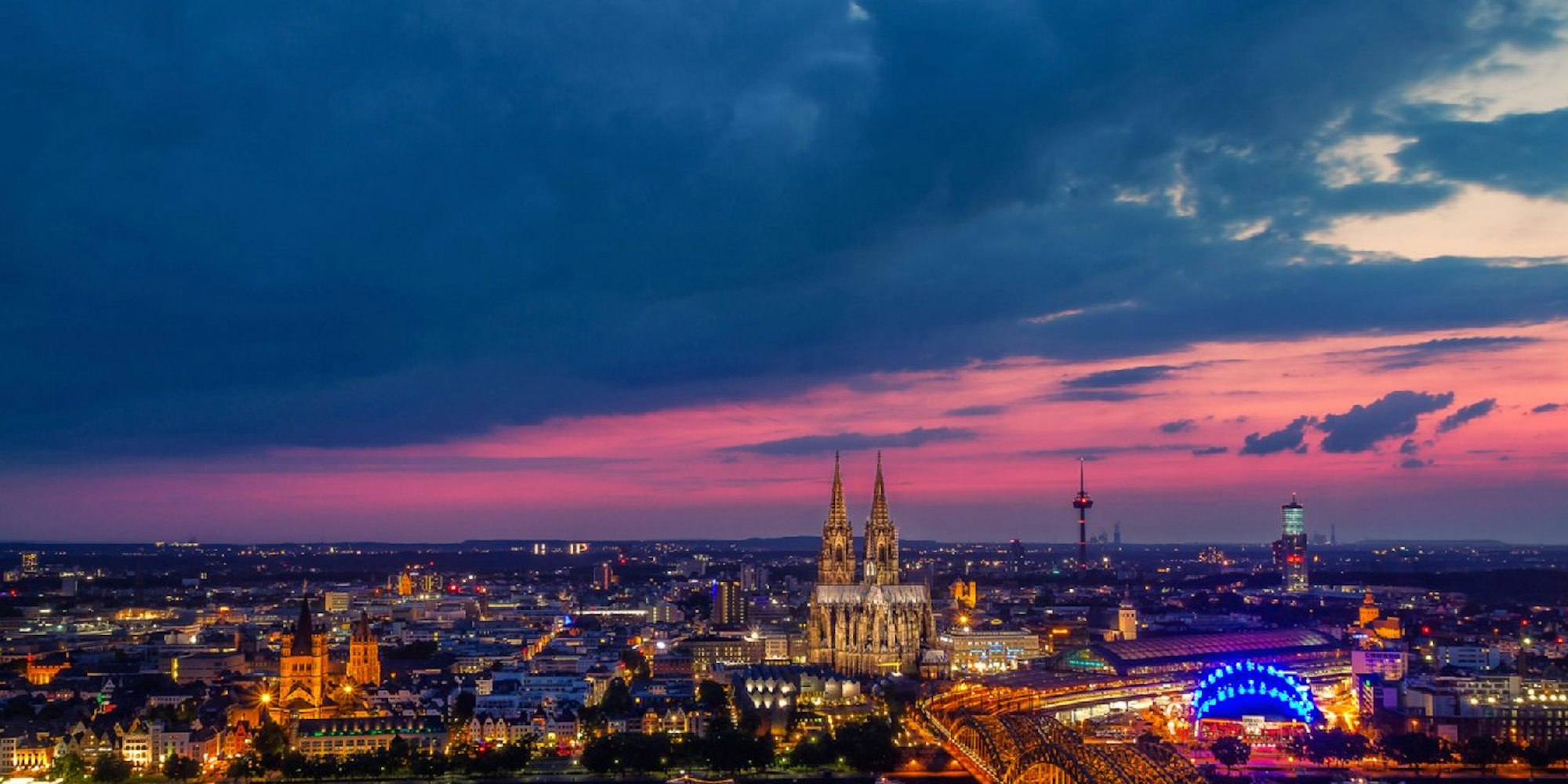 Das schönste Motiv in Köln: der Dom. Dieses Mal vom KölnTriangle aus perfekt in Szene gesetzt.