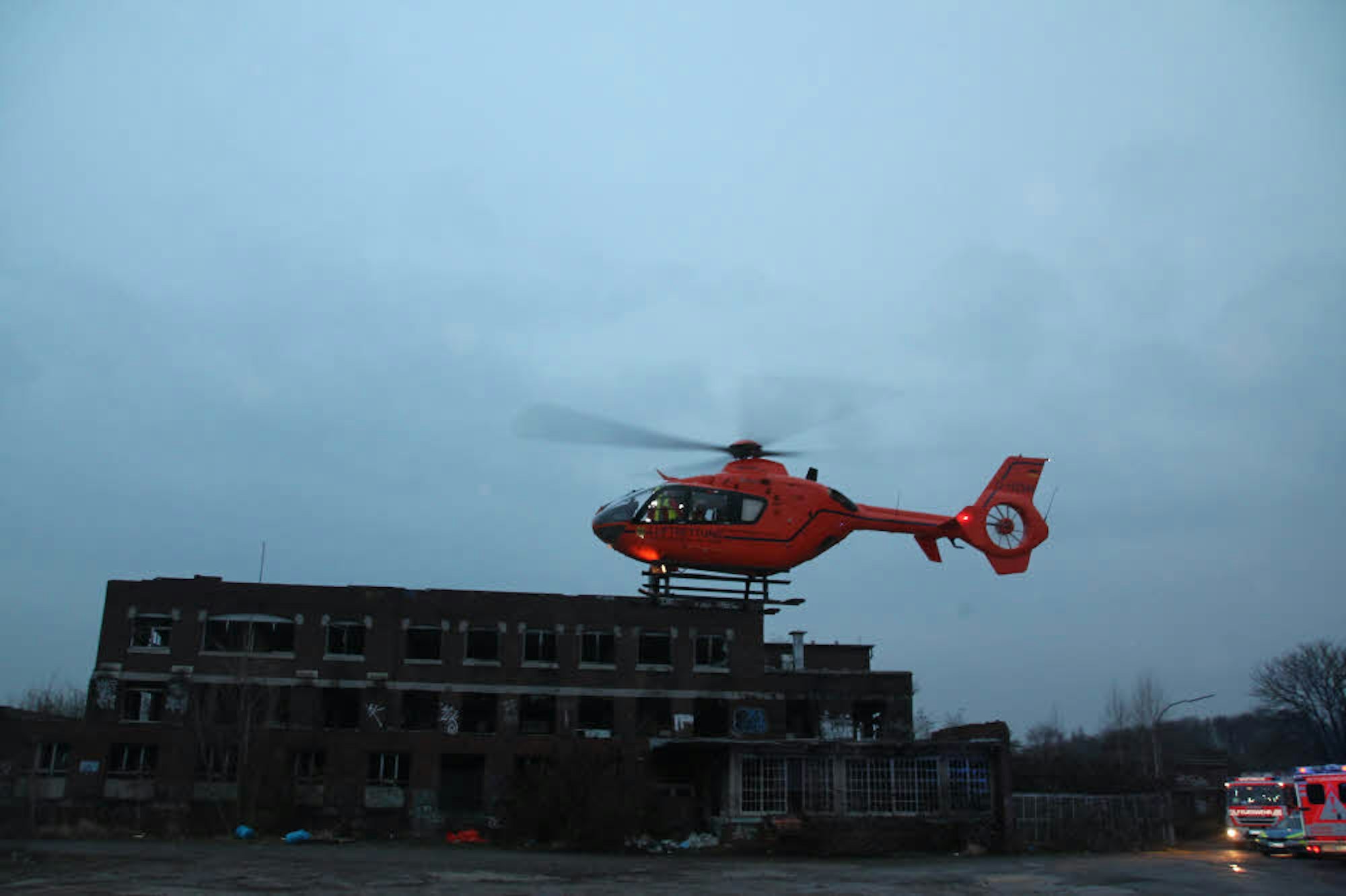 Mit dem Rettungshubschrauber wurde das schwer verletzte 14-jährige Mädchen in die Universitätsklinik nach Köln gebracht.