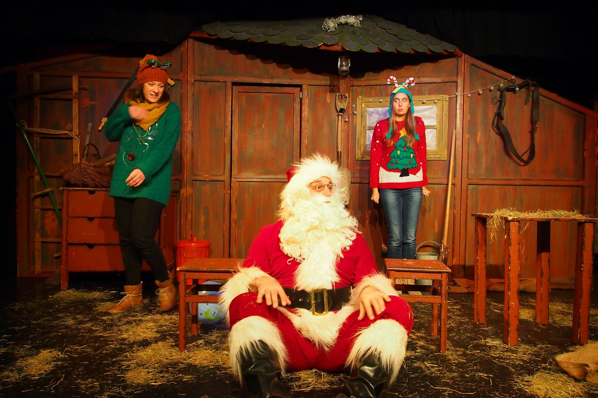 Horizont Theater - Mary Happy u d Weihnachtsmann Pressefrei 5