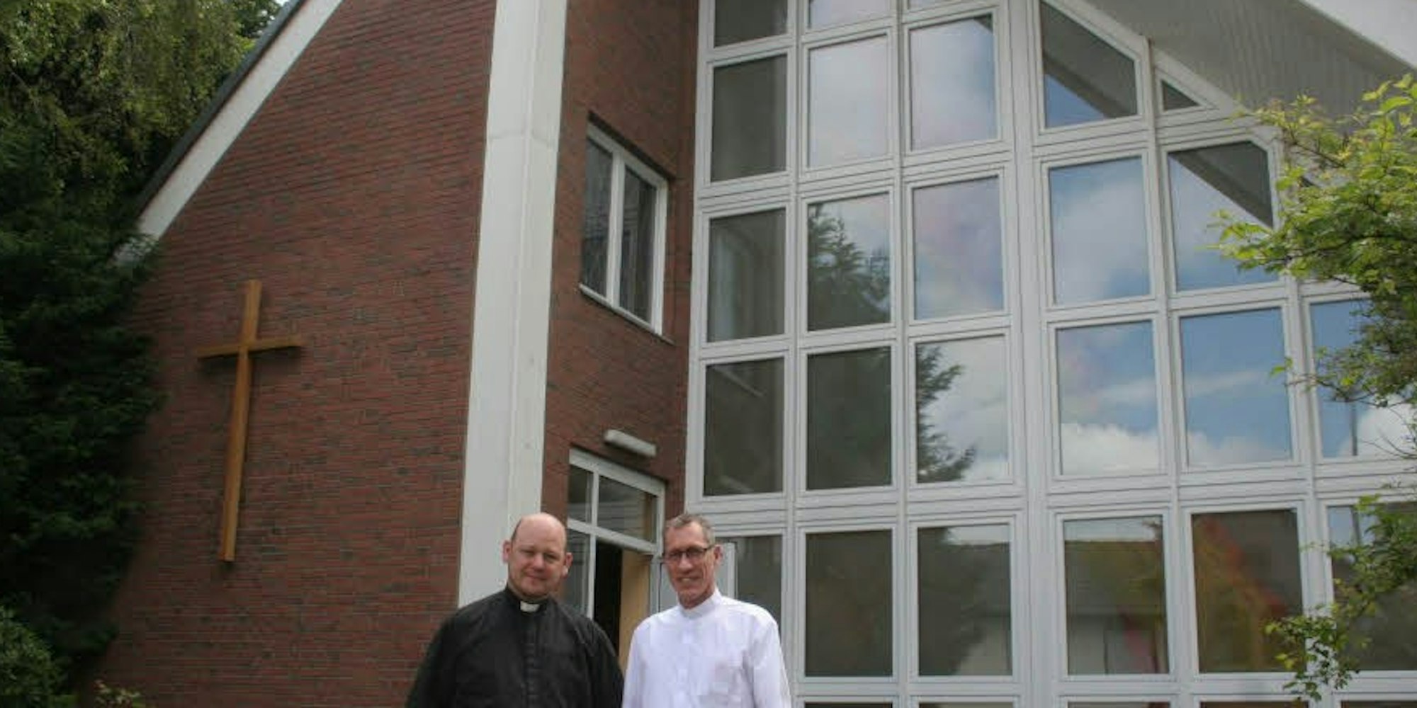 Die Kapläne Raymond Hamacher (l.) und Karl-Heinz Hüsgen ziehen bald mit der Paulusgemeinde in die Lipper Kirche ein.