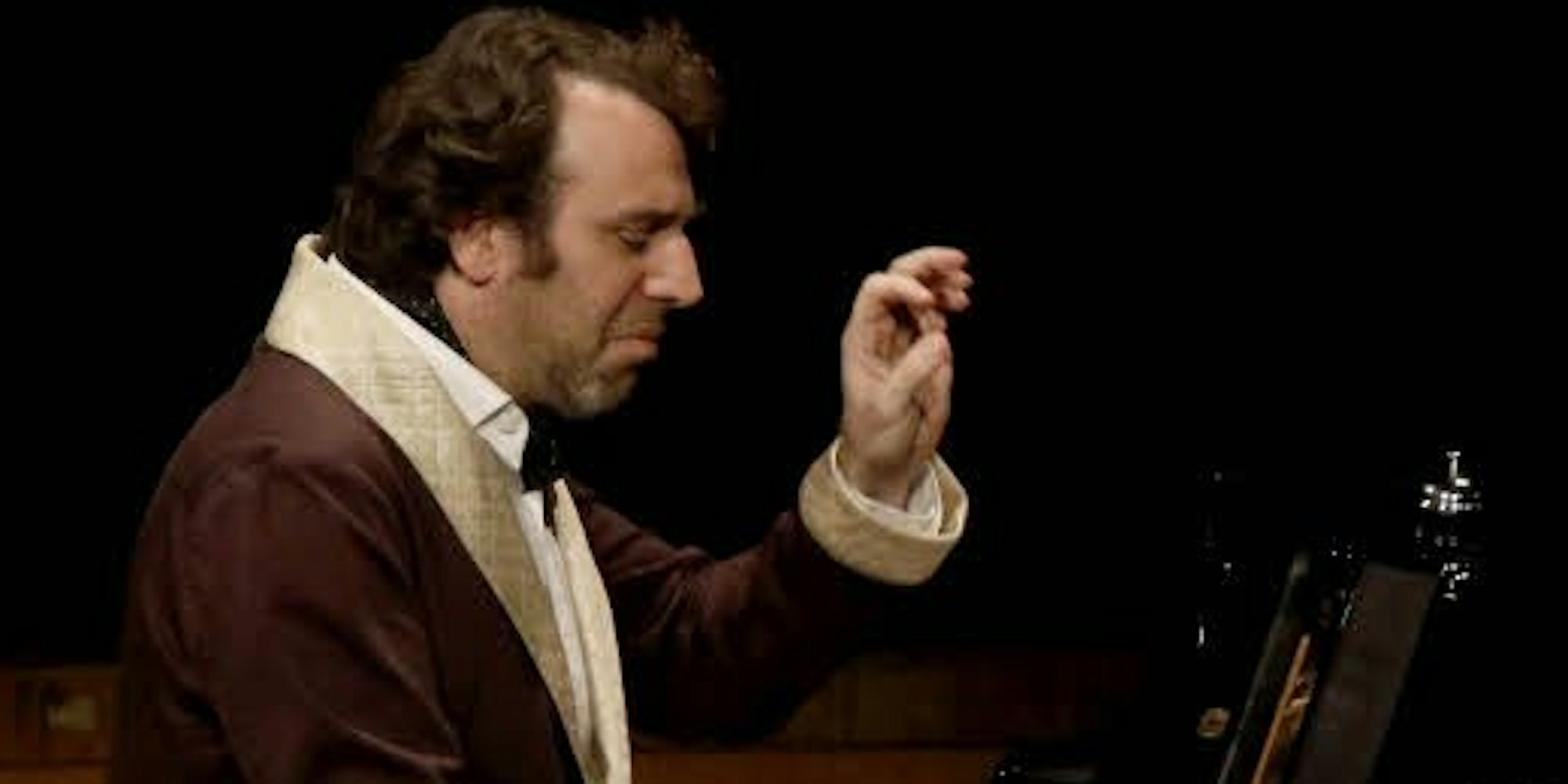 Spaß im Morgenmantel: Chilly Gonzales in Aktion