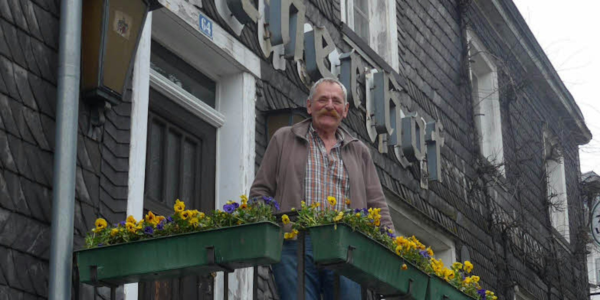 Gerhard Vierkötter (73) kocht seit 60 Jahren im Rheinischen Hof in Nümbrecht.