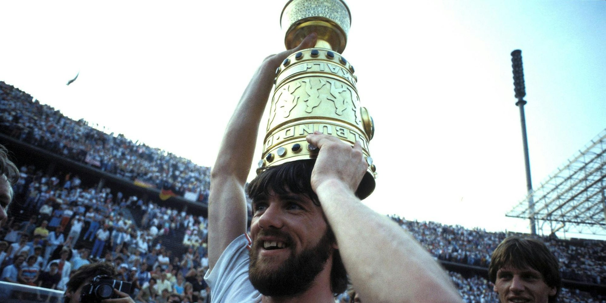 Uerdingen_Bayern_1985_Funkel_Pokal
