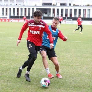 Der Nächste: FC-Sturmtalent Marvin Obuz (r. im Trainingsduell mit Kapitän Jonas Hector) steht wohl kurz vor seinem ersten Einsatz in der Fußball-Bundesliga.
