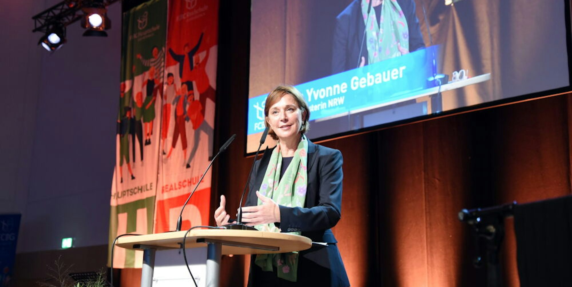 Yvonne Gebauer zollte namens der Landesregierung dem FCBG-Trägerverein Dank und Anerkennung für die neue Schule.