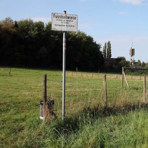 „Heidchenwiese“ wird das reduzierte Baugebiet am Kirchweg in Rösrath-Forsbach nun genannt.