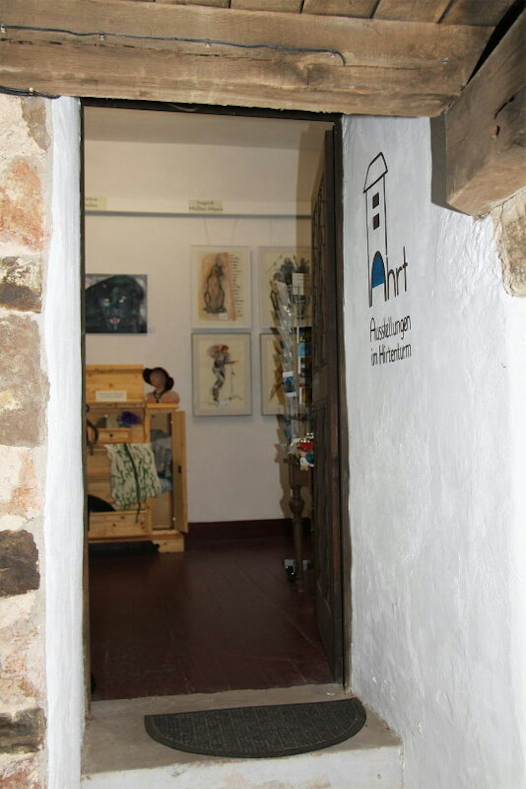 Blick in den unteren Ausstellungsraum der „Ahrt Hirtenturm“.