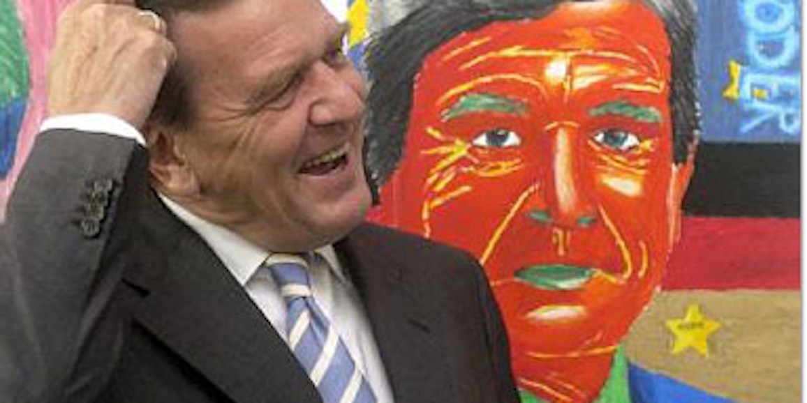 Gerhard Schröder bleibt Kanzler - ein wenig jedenfalls.