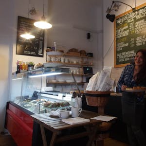 Yonca Bicer hat sich mit ihrem Café selbständig gemacht.