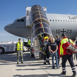 Am Montag flog das Team vom Flughafen Köln/Bonn nach Armenien.