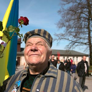 Ein ehemaliger Häftling gedenkt der Befreiung aus dem KZ-Buchenwald.