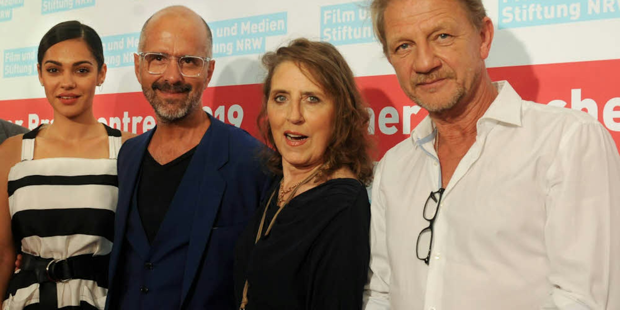 Gastgeberin Petra Müller (2.v.r.) begrüßte auch Regisseur Sönke Wortmann (r.), der im Sommer in NRW sein neuestes Projekt dreht. Es hat noch keinen Namen, aber Nilam Faroq (l.) und Christoph Maria Herbst spielen mit.
