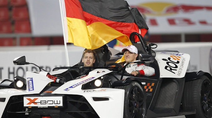 Sebastian Vettel (l.) und Michael Schumacher fuhren beim Race of Champions für Deutschland, zahlen aber als Wahlschweizer fast keine Steuern.