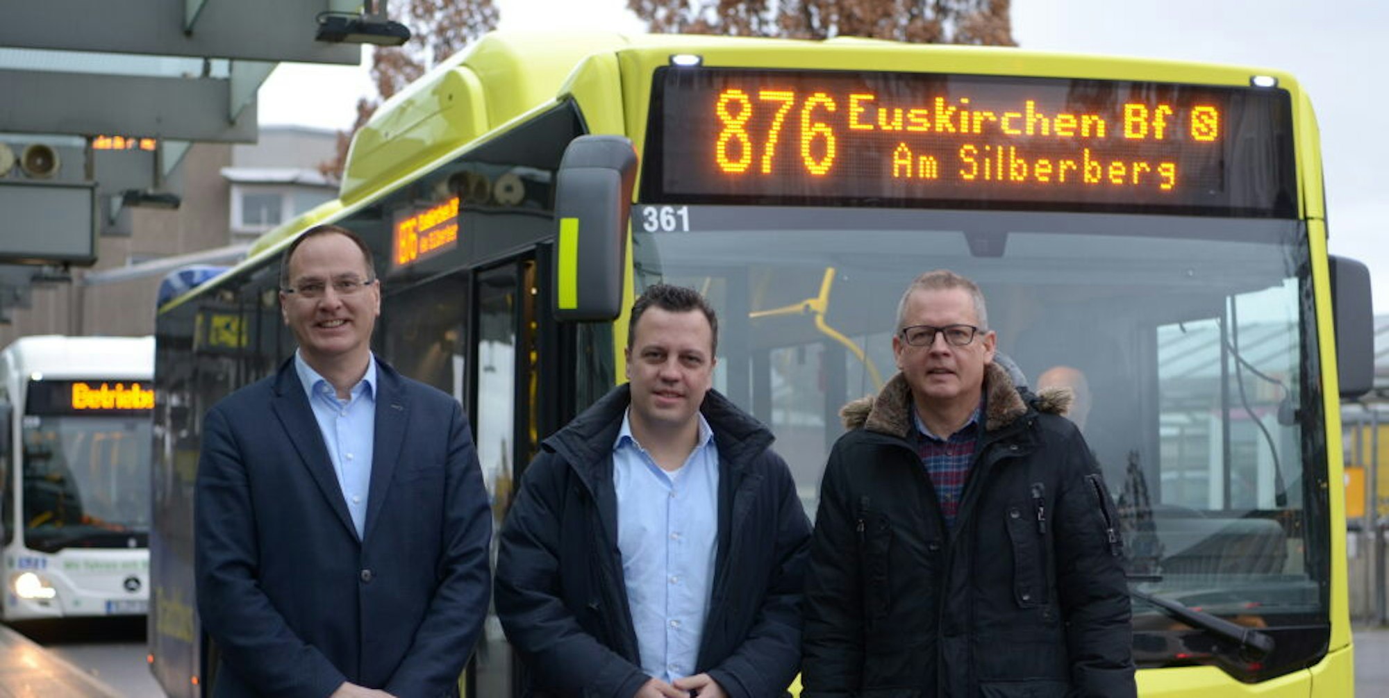 Die Neuerungen im Busfahrplan der Verkehrsgesellschaft SVE erläuterten Betriebsleiter Uwe Brinkmann (v. l.), Aufsichtsratschef Sacha Reichelt und Geschäftsführer Anno Schichler-Koep.
