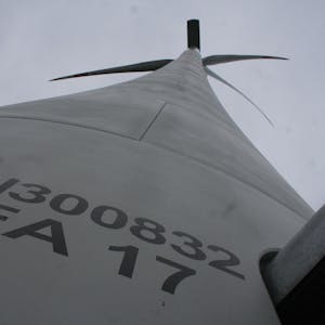Im Windpark Königshoven stehen bereits 21 Anlagen, weitere fünf könnten folgen. Die geplanten neuen Windräder wären mit 238 Metern Höhe bis zur Rotorspitze deutlich größer.