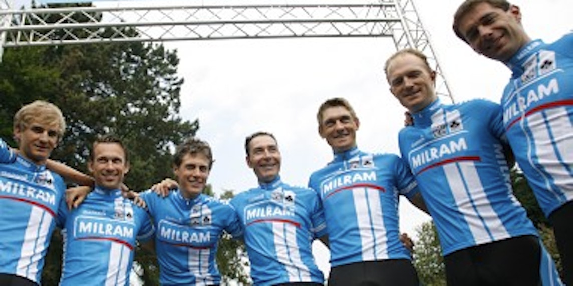 Team Milram: Cristian Knees, Peter Velits, Bjoern Schroeder, Niki Terpstra, Erik Zabel, Ralf Grabsch, Martin Mueller and Marco Velo.(von links nach rechts) / (Bild: Reuters)