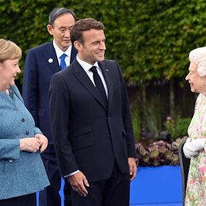 Queen bringt Merkel zum Lachen