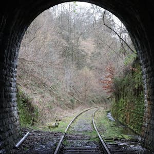 Bisher sieht die Planung der Draisinenstrecke ein Ende am Tunnel bei der Ortschaft Kömpel vor.