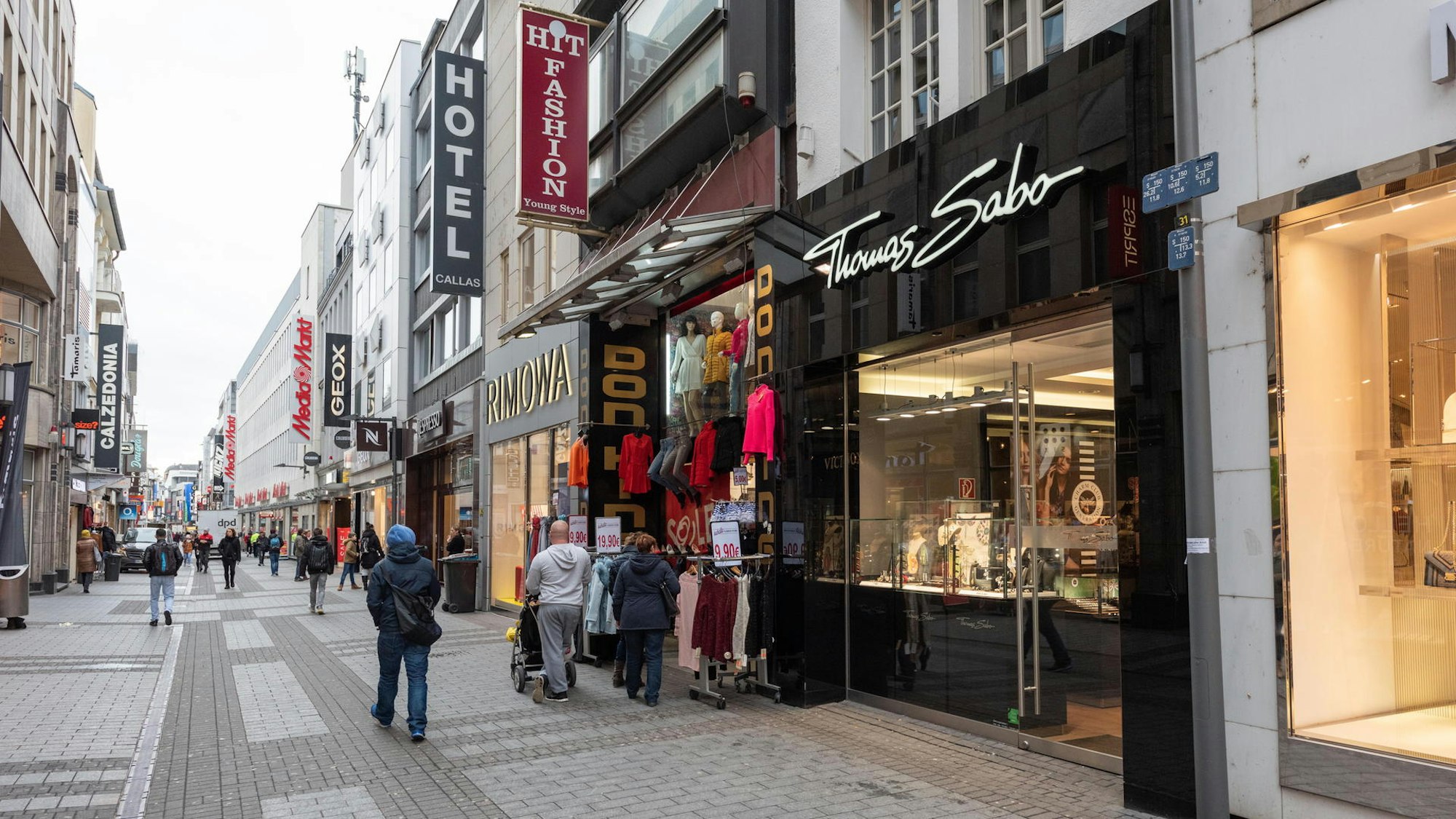 Geschäfte in der Kölner Hohe Straße.