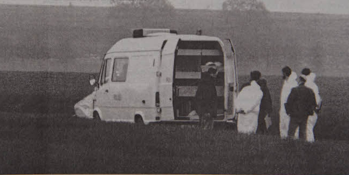 Spurensuche am Fundort der Leiche von Claudia Ruf, die am 13. Mai 1996 bei Oberwichterich an einem Feldweg entdeckt wurde.