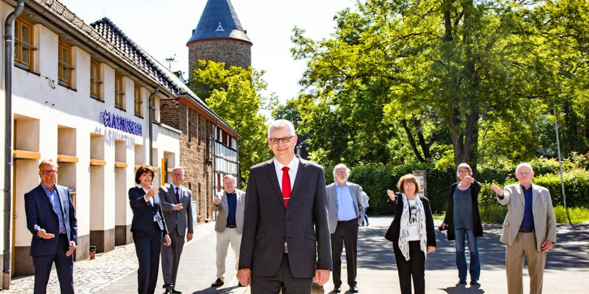 Der parteilose Ludger Hanken (vorne) hat die Unterstützung der vier Rats Ratsparteien SPD, UWG, Grüne und FDP.