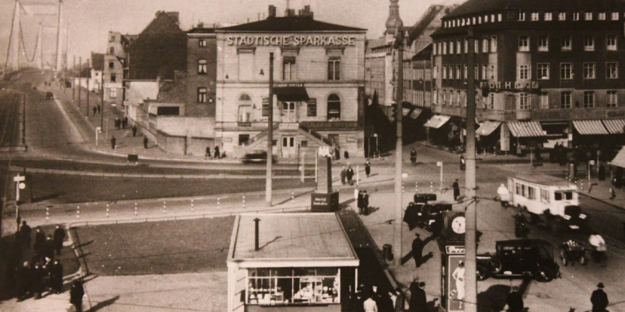 Der heutige Wiener Platz hieß um 1930 noch Oscar-Platz.