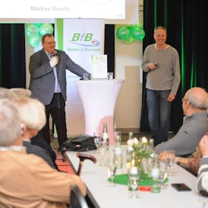 Gut gelaunt in den Wahlkampf: BfB-Vorsitzender Volker Höttgen (links) mit Kandidat Markus Geurtz.