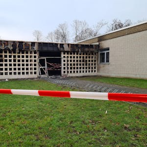 Am Verbindungstrakt der Albert-Schweitzer-Schule sind bei dem Brand schwere Schäden entstanden.