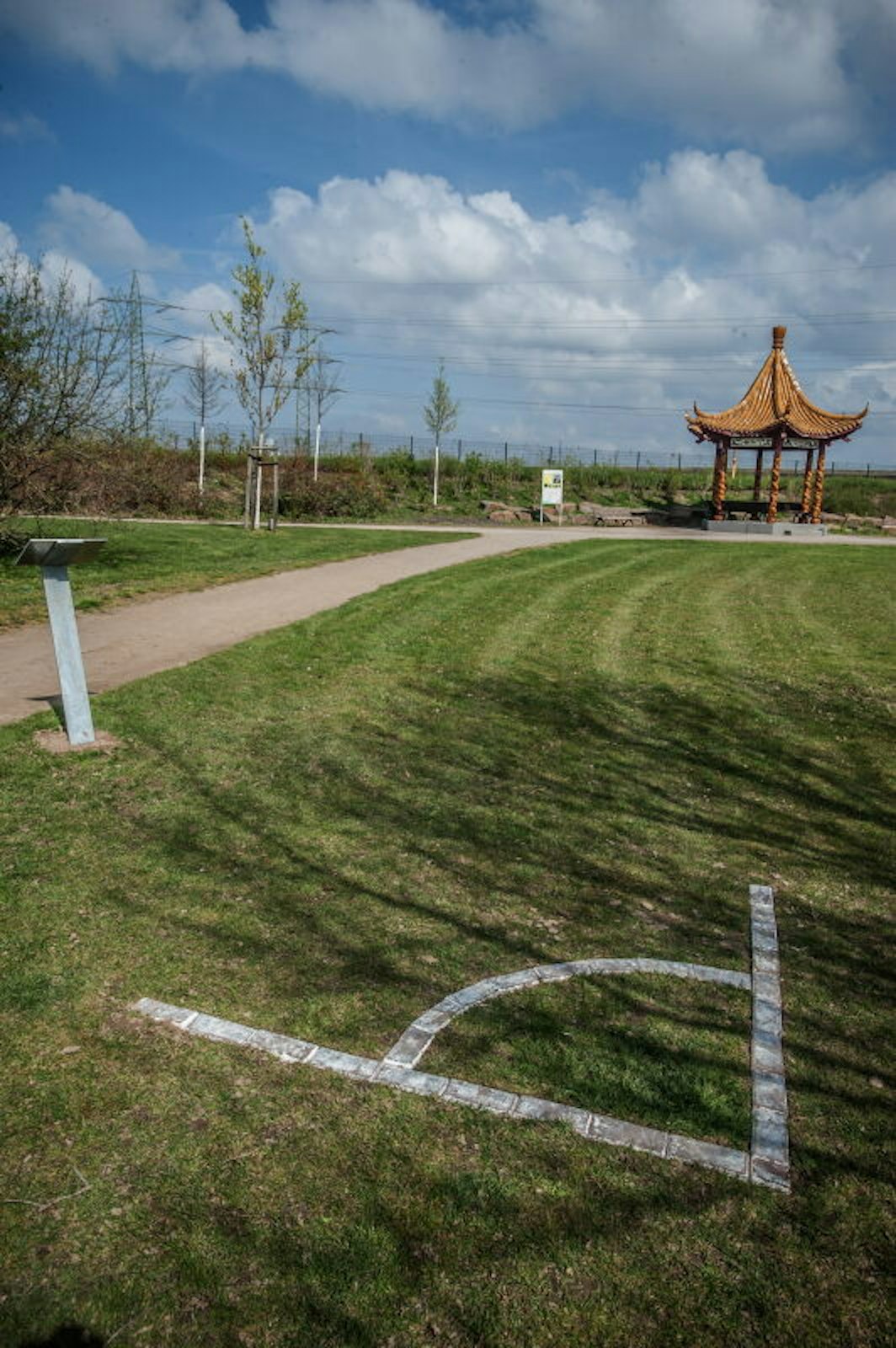 Im Neulandpark erinnert ein Eckfeld an den Fußballplatz.